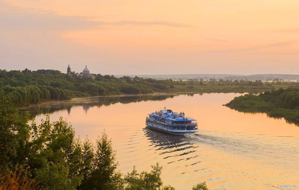 Теплоход на реке Оке